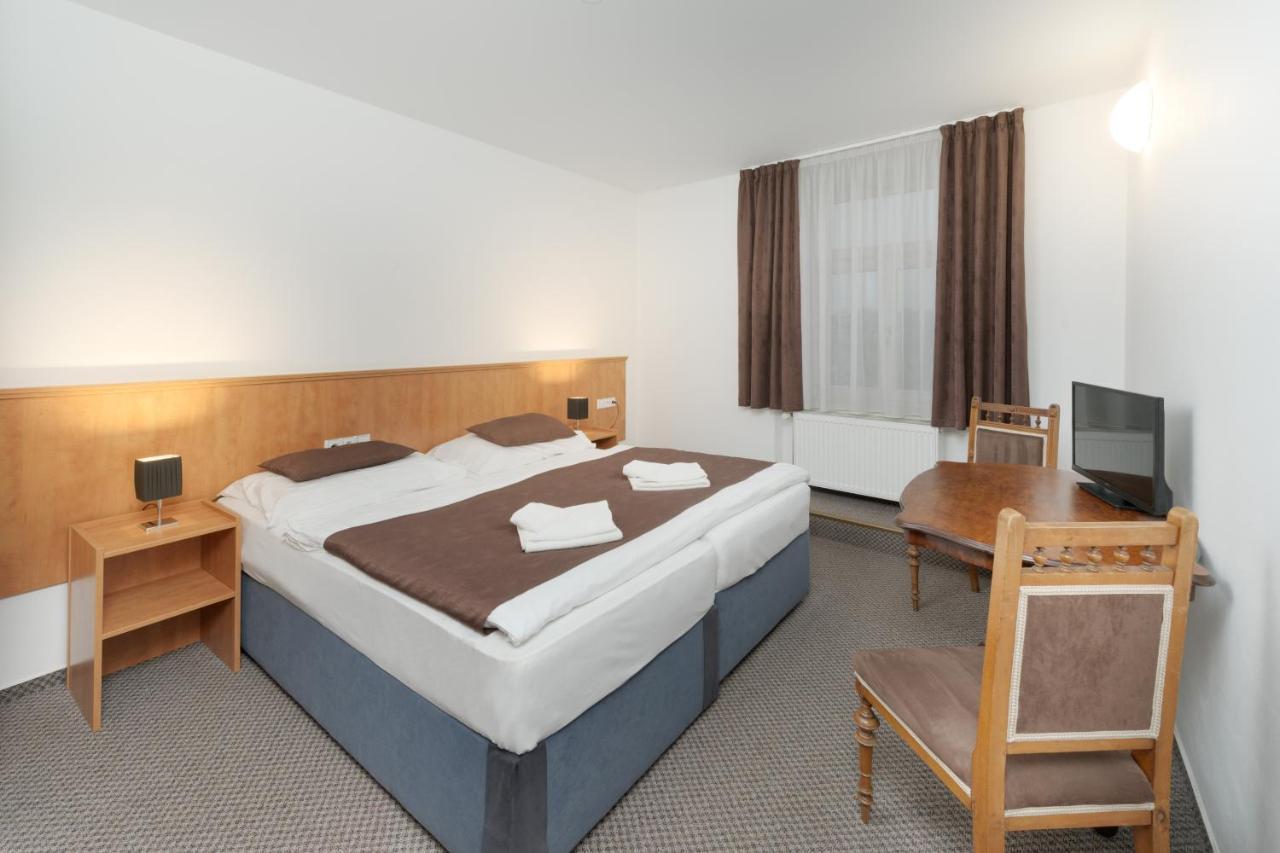 Hotel Na Stare Poste Jilemnice Exteriör bild